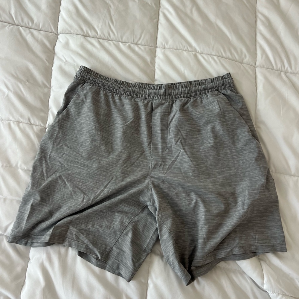 Lululemon 7” inseam Pacebreaker shorts - L